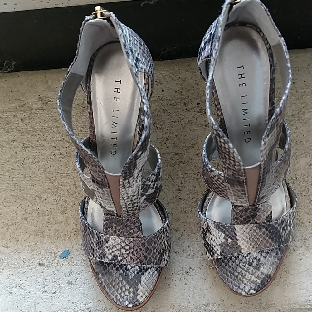 Shoes - Picture 4 of 6